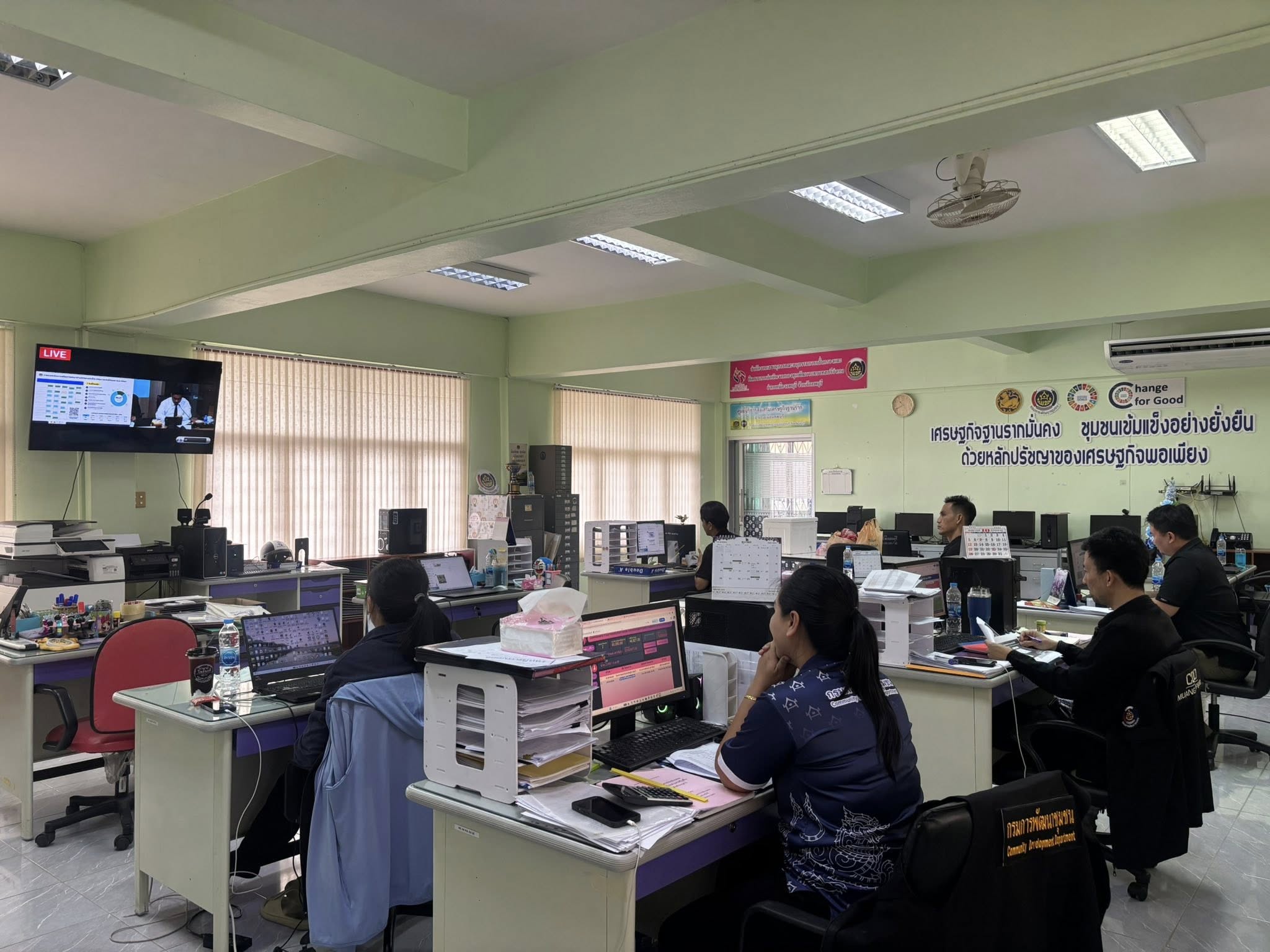 อำเภอเมืองลพบุรี โดยสำนักงานพัฒนาชุมชนอำเภอเมืองลพบุรี ร่วมประชุมกรมการพัฒนาชุมชน ประจำเดือนตุลาคม 2568 ผ่านระบบ TV พช.