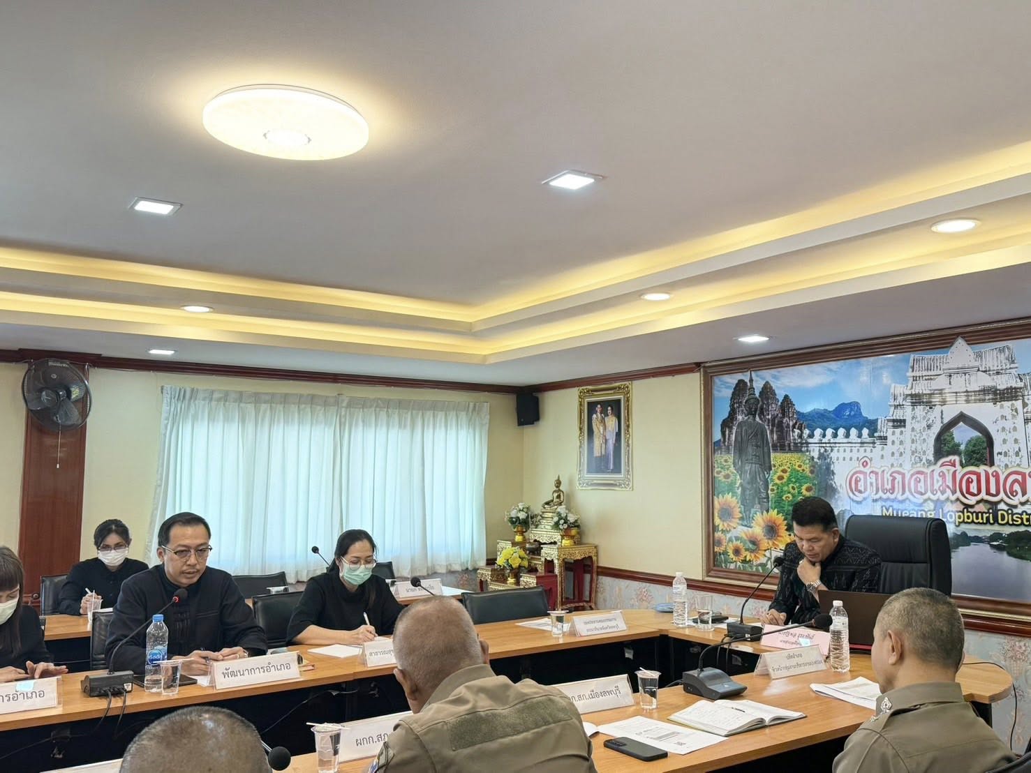 อำเภอเมืองลพบุรี โดยสำนักงานพัฒนาชุมชนอำเภอเมืองลพบุรี เข้าร่วมประชุมหัวหน้าส่วนราชการประจำอำเภอเมืองลพบุรี และการประชุมคณะกรรมการบริหารงานอำเภอ (กบอ.) อำเภอเมืองลพบุรี ประจำเดือนธันวาคม 2568