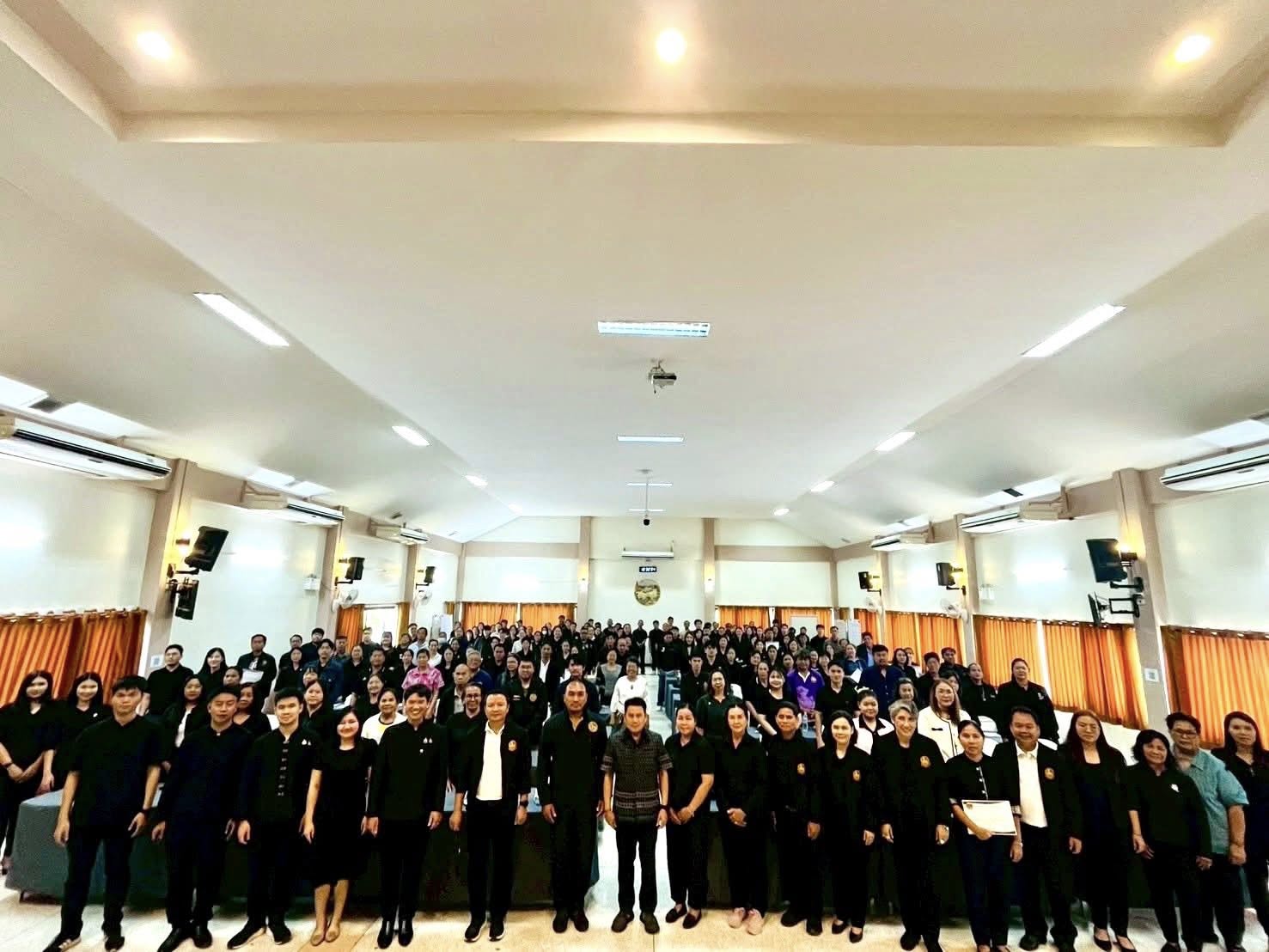 อำเภอเมืองลพบุรี โดยสำนักงานพัฒนาชุมชนอำเภอเมืองลพบุรี เข้าร่วมโครงการเสริมสร้างศักยภาพกลไกการขับเคลื่อนงานทุนชุมชน กิจกรรมที่ 2.1 เพิ่มศักยภาพกลไกการขับเคลื่อนงานทุนชุมชนตามหลักธรรมาภิบาลและการพัฒนาเศรษฐกิจฐานราก (ระดับภูมิภาค)