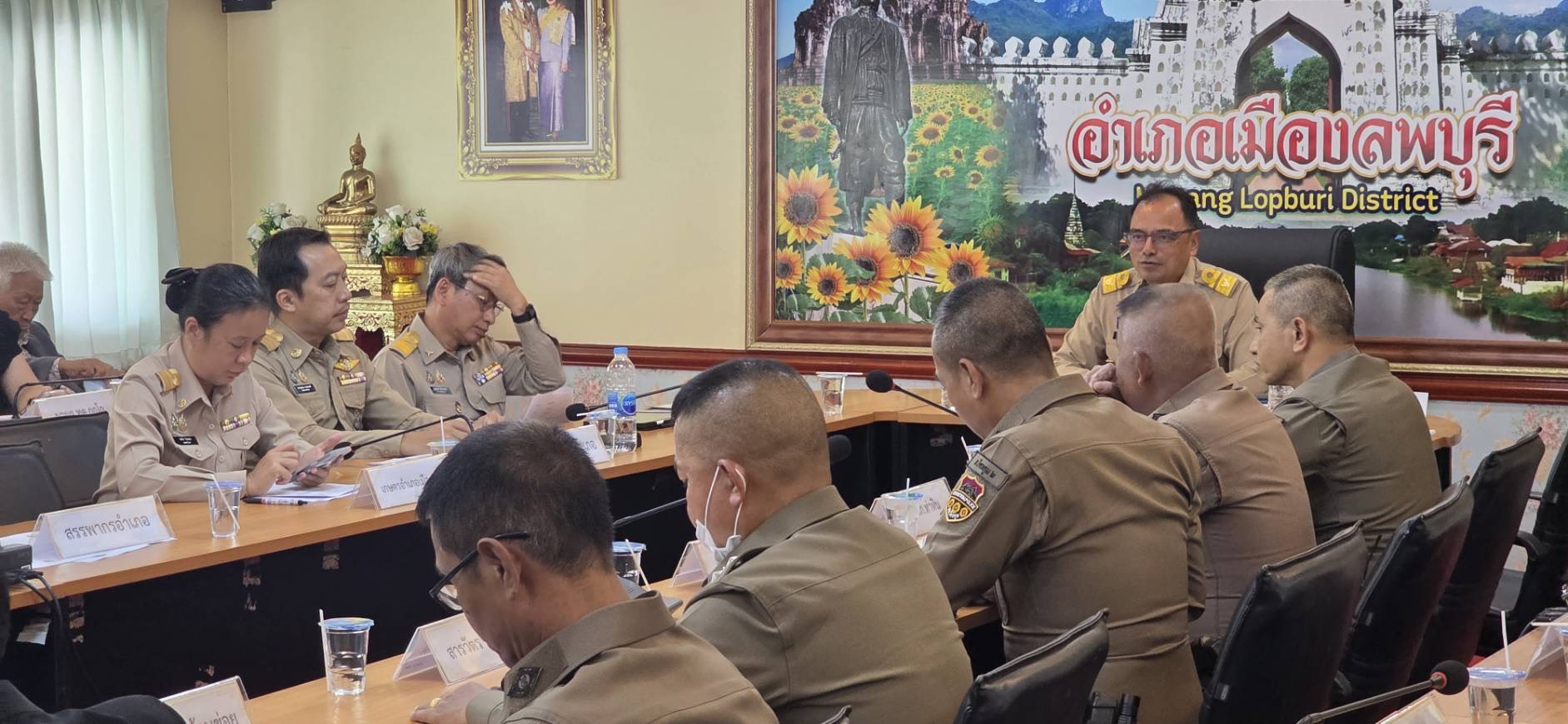 อำเภอเมืองลพบุรี โดยสำนักงานพัฒนาชุมชนอำเภอเมืองลพบุรี ร่วมประชุมหัวหน้าส่วนราชการประจำอำเภอเมืองลพบุรี และการประชุมคณะกรรมการบริหารงานอำเภอ (กบอ.) อำเภอเมืองลพบุรี ประจำเดือนเมษายน 2569