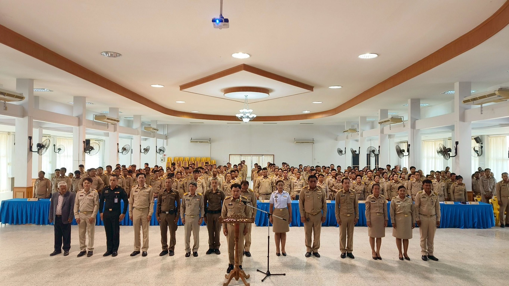 อำเภอเมืองลพบุรี โดยสำนักงานพัฒนาชุมชนอำเภอเมืองลพบุรี ร่วมประชุมกำนัน ผู้ใหญ่บ้าน ฯลฯ ประจำเดือนเมษายน 2569