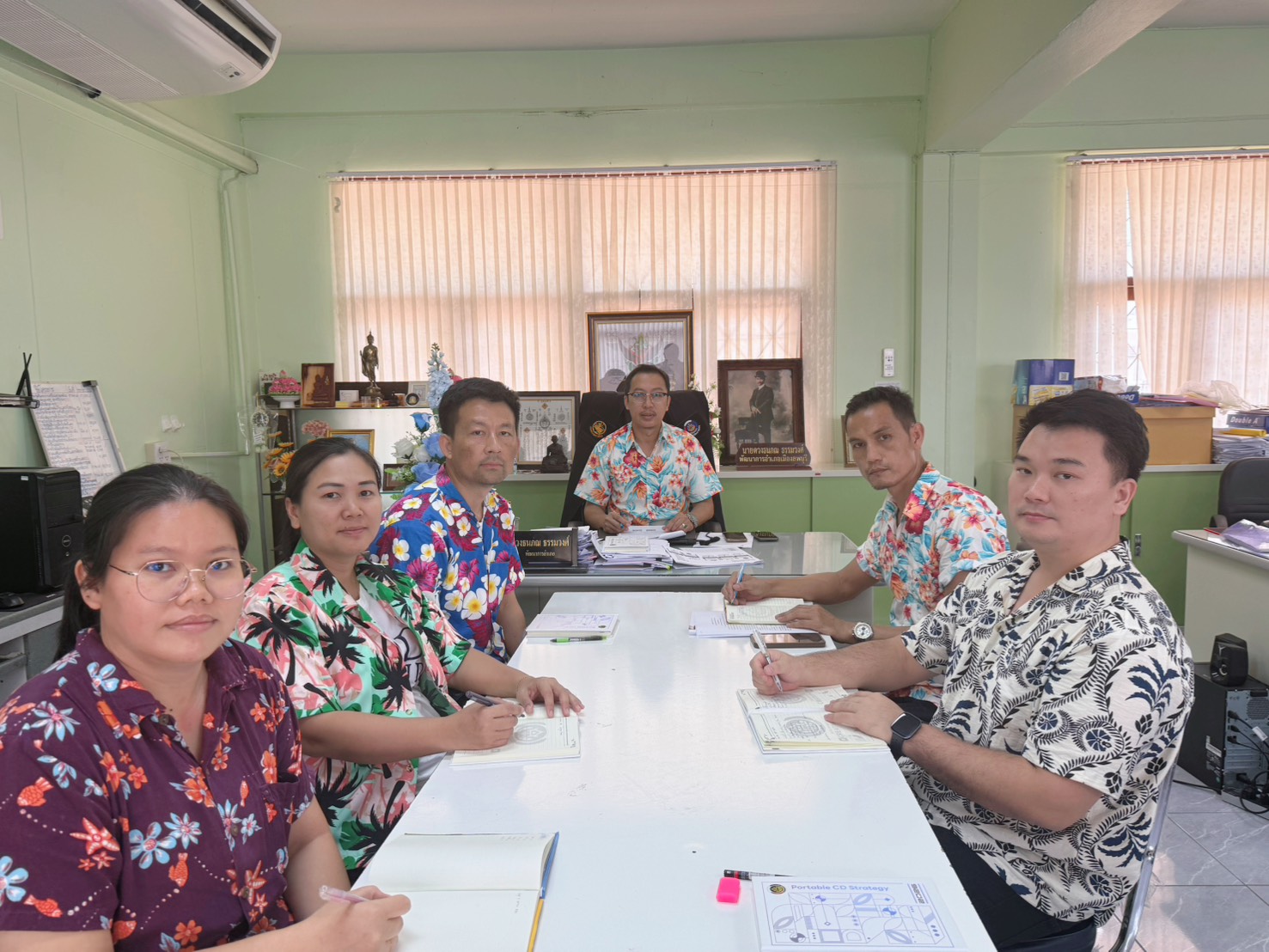อำเภอเมืองลพบุรี โดยสำนักงานพัฒนาชุมชนอำเภอเมืองลพบุรี จัดประชุมเจ้าหน้าที่สำนักงานพัฒนาชุมชนอำเภอเมืองลพบุรี ประจำเดือนเมษายน 2569 