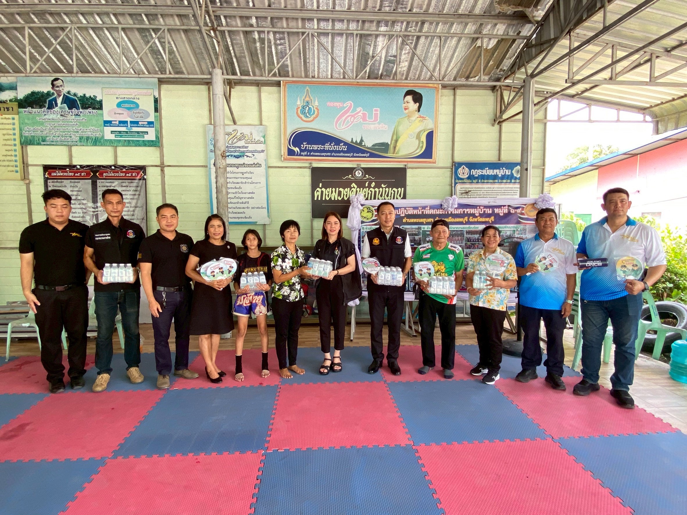 อำเภอเมืองลพบุรี โดยสำนักงานพัฒนาชุมชนอำเภอเมืองลพบุรี  ร่วมติดตามการดำเนินโครงการ 128 กองทุนแม่ของแผ่นดินสืบสานพระราชปณิธานสมเด็จพระพันปีหลวง