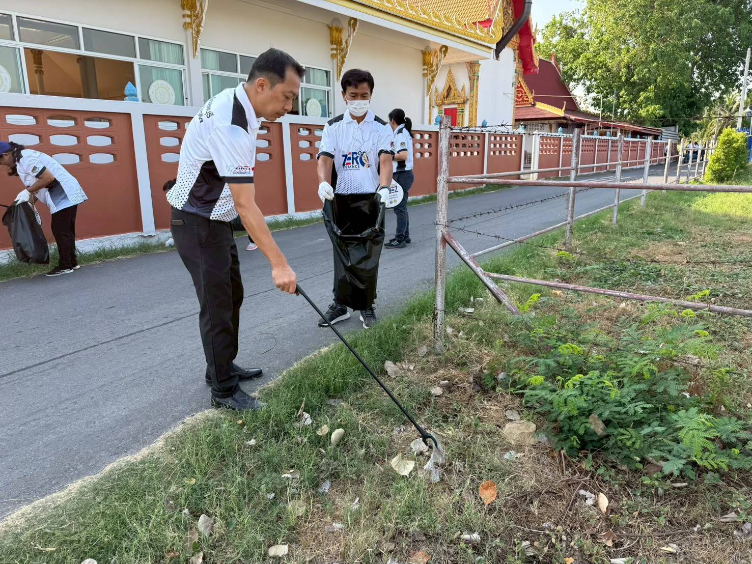 ดำเนินกิจกรรมวัด ประชา รัฐ สร้างสุข