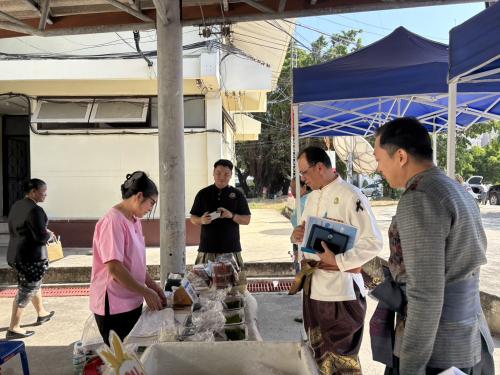 อำเภอเมืองลพบุรี โดยสำนักงานพัฒนาชุมชนอำเภอเมืองลพบุรี จัดตลาดประชารัฐคนไทยยิ้มได้ ส่งเสริมการขาย กระตุ้นเศรษฐกิจ