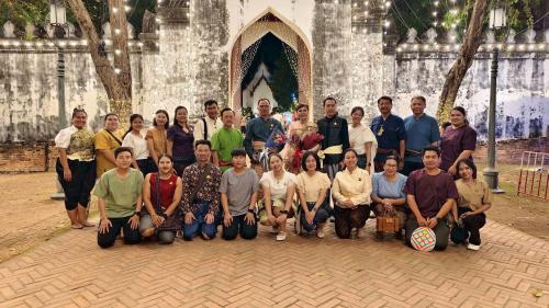 อำเภอเมืองลพบุรี โดยสำนักงานพัฒนาชุมชนอำเภอเมืองลพบุรี ร่วมกิจกรรมเดินแบบผ้าไทยสุดยิ่งใหญ่ภายใต้แนวคิด “ภูษาศิลป์ ถิ่นละโว้ ผ้าไทย ใส่ให้สนุก” พร้อมการประกวดธิดาละโว้ ในงานแผ่นดินสมเด็จพระนารายณ์มหาราช ประจำปี 2569 ณ เวทีกลาง พระนารายณ์ราชนิเวศน์ เพื่อส่งเสริมอัตลักษณ์ผ้าพื้นถิ่นและกระตุ้นเศรษฐกิจชุมชน
